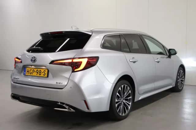 Toyota Corolla (2025) thumbnail 2
