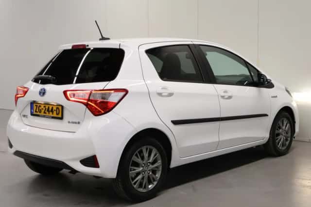 Toyota Yaris (2019) thumbnail 2