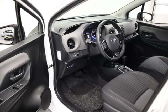 Toyota Yaris (2019) thumbnail 3
