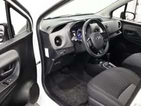 Toyota Yaris (2019) thumbnail 3