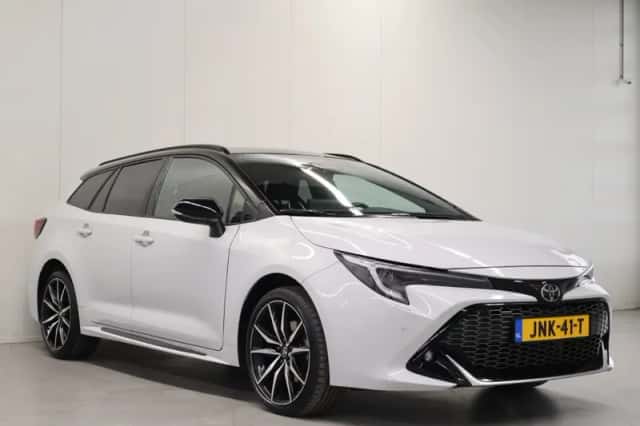 Toyota Corolla (2023) thumbnail 2