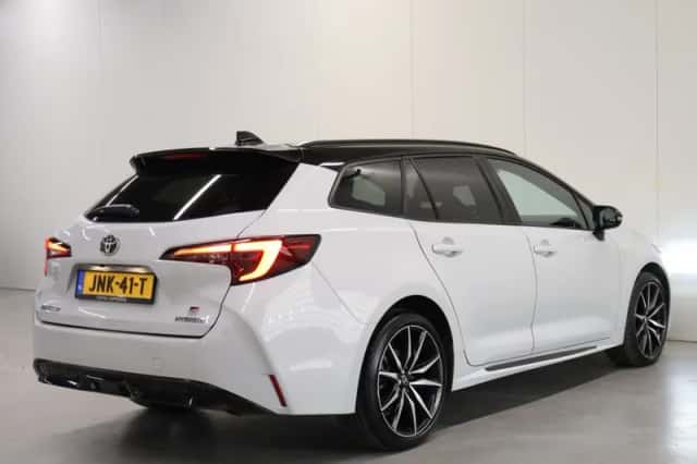 Toyota Corolla (2023) thumbnail 3