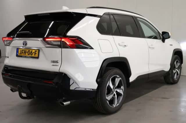 Toyota RAV4 (2022) thumbnail 2