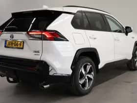 Toyota RAV4 (2022) thumbnail 2