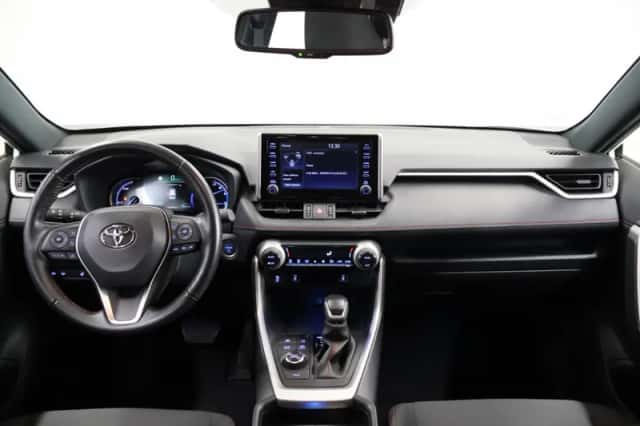 Toyota RAV4 (2022) thumbnail 3