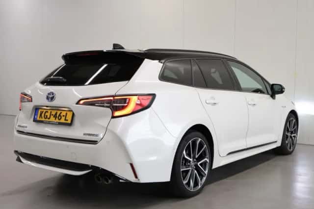 Toyota Corolla (2021) thumbnail 2