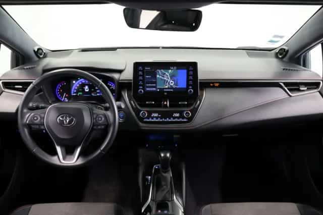 Toyota Corolla (2021) thumbnail 3