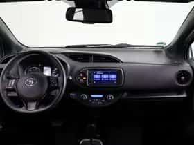 Toyota Yaris (2020) thumbnail 3