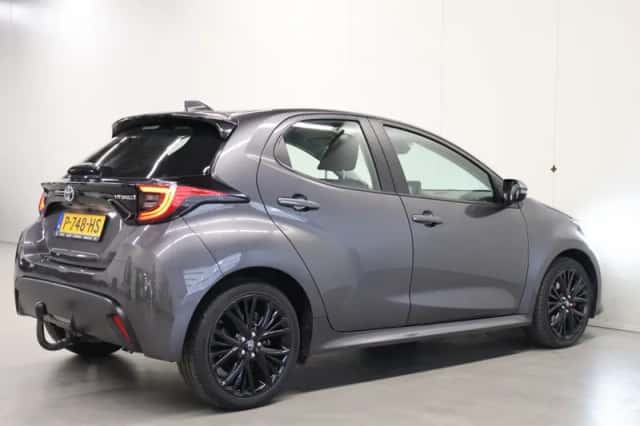 Toyota Yaris (2022) thumbnail 2