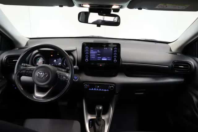 Toyota Yaris (2022) thumbnail 3