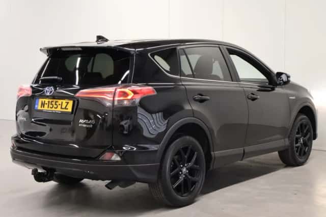 Toyota RAV4 (2018) thumbnail 2