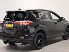 Toyota RAV4 (2018) thumbnail 2