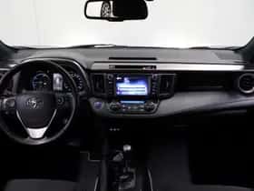 Toyota RAV4 (2018) thumbnail 3