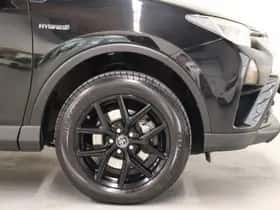 Toyota RAV4 (2018) thumbnail 10
