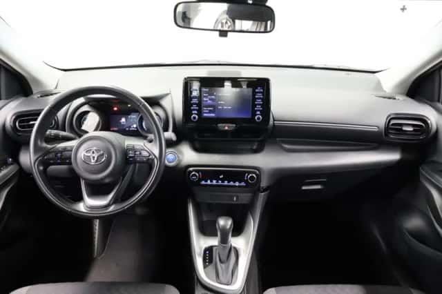 Toyota Yaris (2021) thumbnail 3