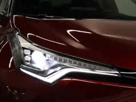 Toyota C-HR (2018) thumbnail 11