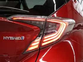Toyota C-HR (2018) thumbnail 13