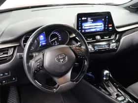 Toyota C-HR (2018) thumbnail 22