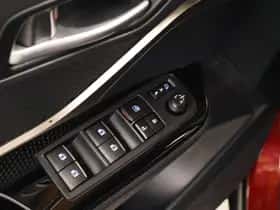 Toyota C-HR (2018) thumbnail 24