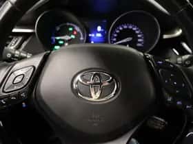 Toyota C-HR (2018) thumbnail 28