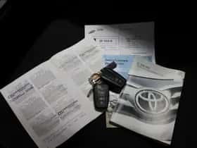 Toyota C-HR (2018) thumbnail 5