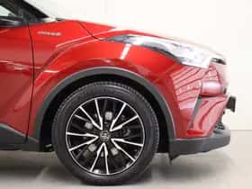 Toyota C-HR (2018) thumbnail 10