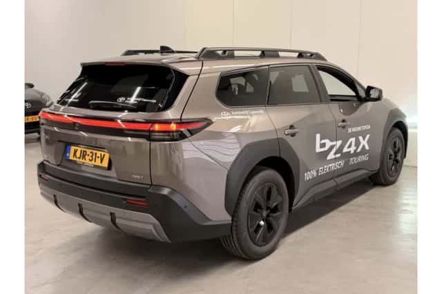 Toyota bZ4X (2026) thumbnail 2