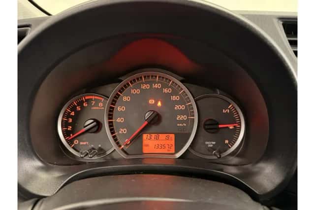 Toyota Yaris (2012) thumbnail 4