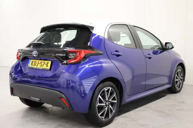 Toyota Yaris (2022) thumbnail 2