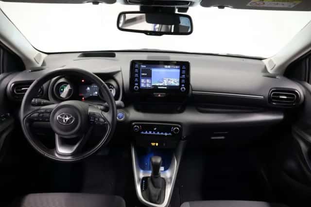 Toyota Yaris (2022) thumbnail 3