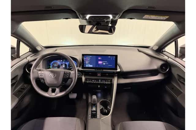 Toyota C-HR (2025) thumbnail 3
