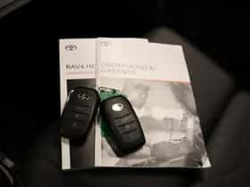 Toyota RAV4 (2025) thumbnail 5
