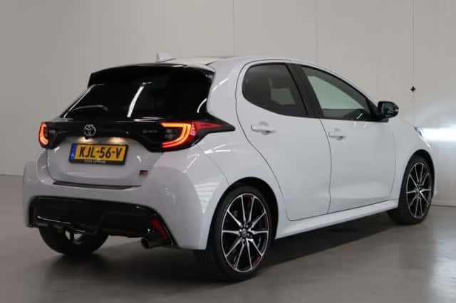 Toyota Yaris (2024) thumbnail 2