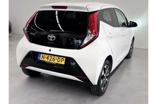 Toyota Aygo (2020) thumbnail 2