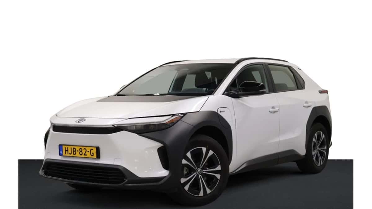 Toyota bZ4X (2025) — foto 1