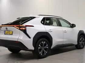Toyota bZ4X (2025) thumbnail 2