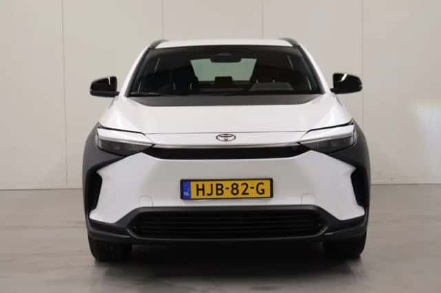 Toyota bZ4X (2025) thumbnail 6