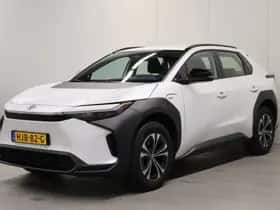 Toyota bZ4X (2025) thumbnail 8