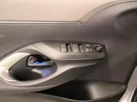 Toyota Yaris Cross (2024) thumbnail 23