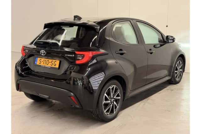 Toyota Yaris (2023) thumbnail 2