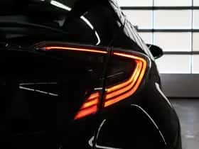 Toyota C-HR (2016) thumbnail 11