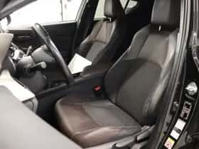 Toyota C-HR (2016) thumbnail 19