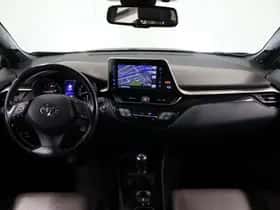 Toyota C-HR (2016) thumbnail 3