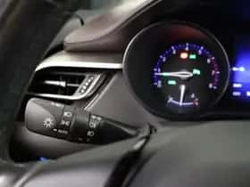 Toyota C-HR (2016) thumbnail 24