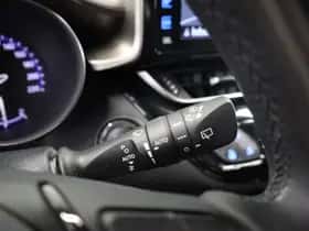 Toyota C-HR (2016) thumbnail 25