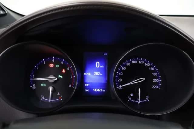 Toyota C-HR (2016) thumbnail 4