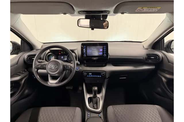 Toyota Yaris (2023) thumbnail 3