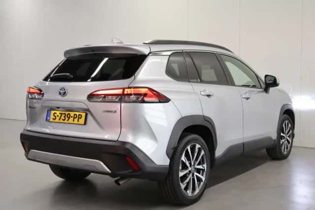 Toyota Corolla (2023) thumbnail 2