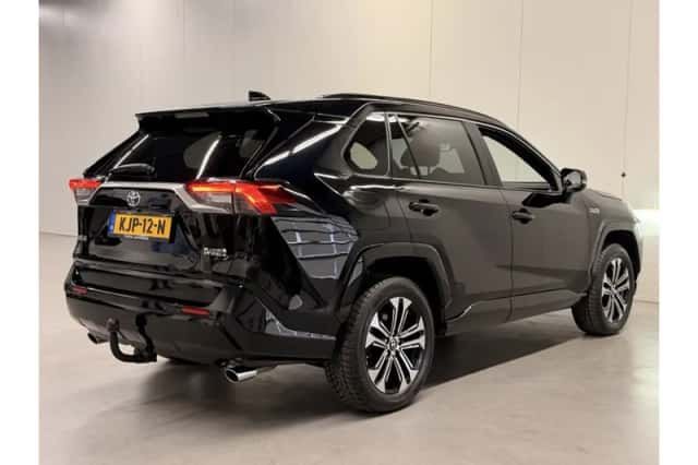 Toyota RAV4 (2023) thumbnail 2