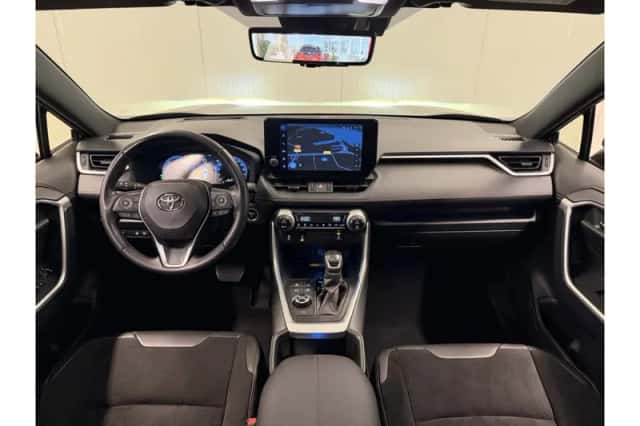 Toyota RAV4 (2023) thumbnail 3